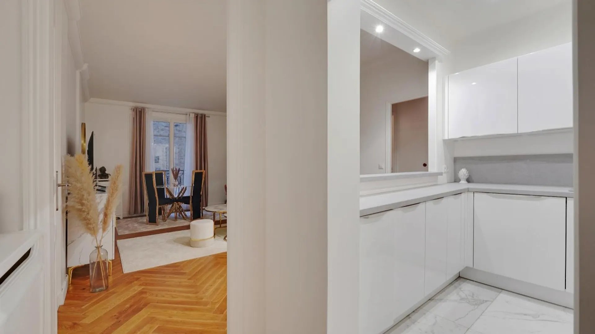 Prestigieux 2 Pieces Champs-Elysees George V Paris Apartment