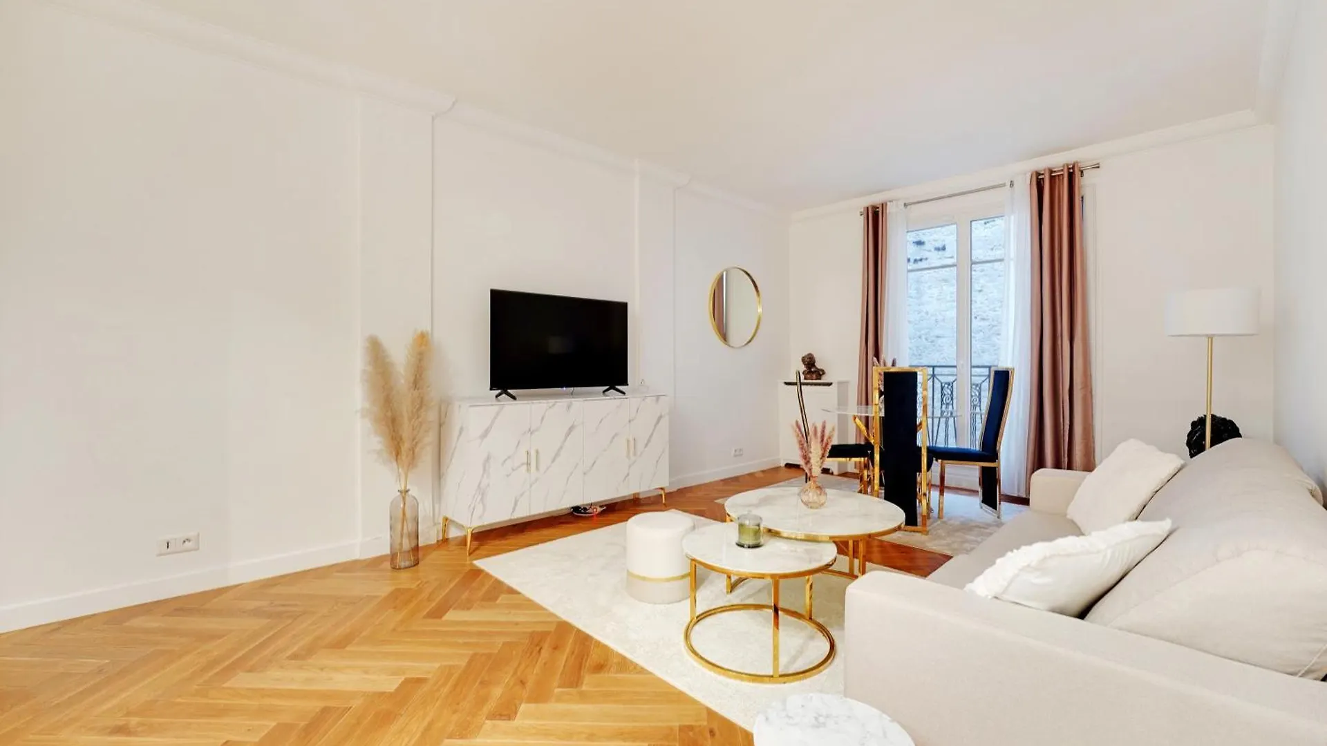 Prestigieux 2 Pieces Champs-Elysees George V Paris 0*,  France
